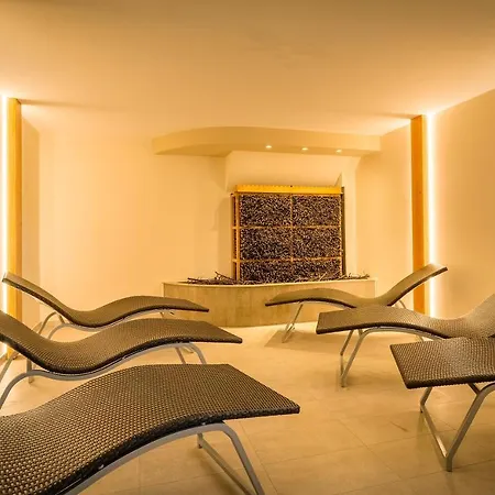 Ringhotel Warnemuender Hof מלון 4*