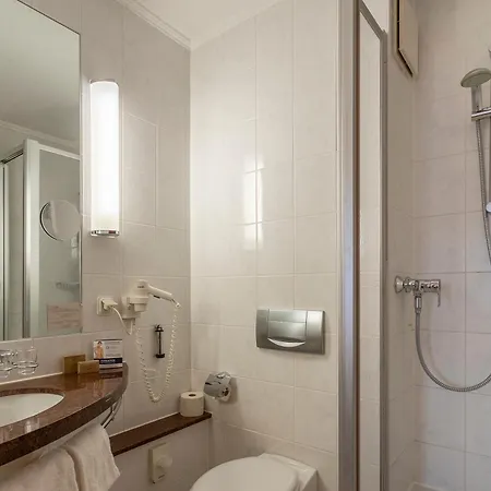 Ringhotel Warnemuender Hof 4* רוסטוק