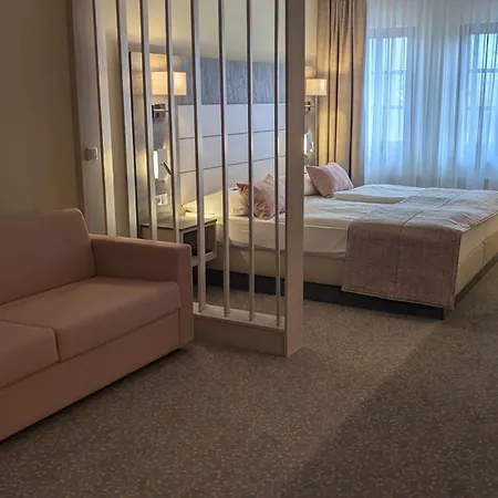 Ringhotel Warnemuender Hof רוסטוק