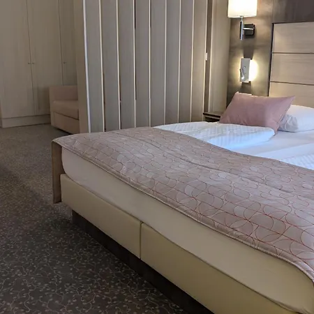 מלון Ringhotel Warnemuender Hof