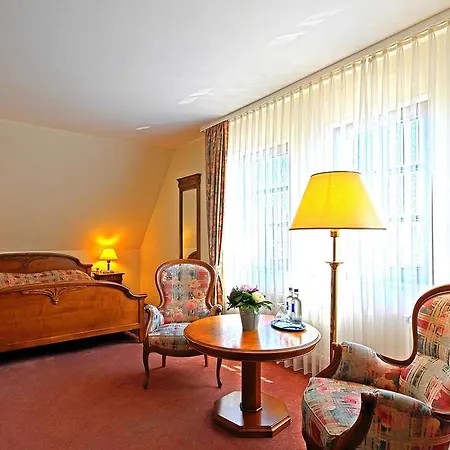 מלון Ringhotel Warnemuender Hof