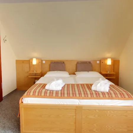 Ringhotel Warnemuender Hof מלון 4*