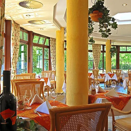 Otel Ringhotel Warnemuender Hof 4*