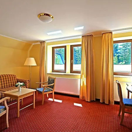 Ringhotel Warnemuender Hof מלון