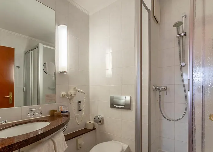 Ringhotel Warnemuender Hof 4* רוסטוק