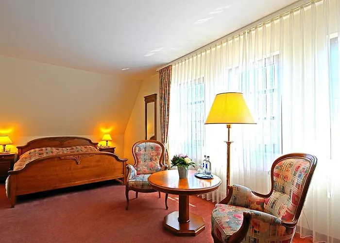 מלון Ringhotel Warnemuender Hof